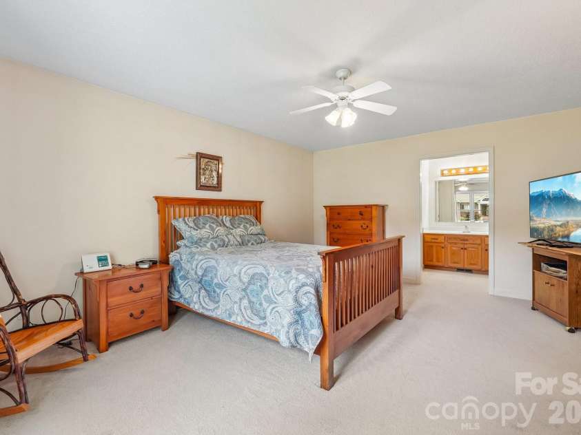 250 Rumple Hill Drive, Statesville, NC 28677.  MLS# CAR4394560, YatesRealty ID 33357. 