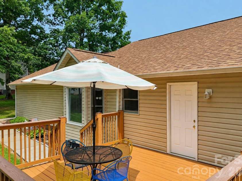 250 Rumple Hill Drive, Statesville, NC 28677.  MLS# CAR4394560, YatesRealty ID 33357. 