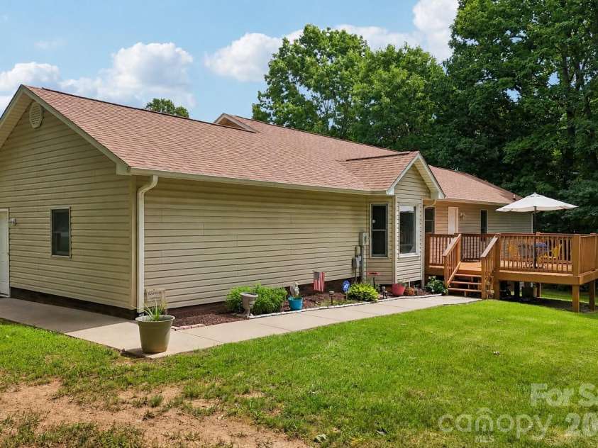250 Rumple Hill Drive, Statesville, NC 28677.  MLS# CAR4394560, YatesRealty ID 33357. 