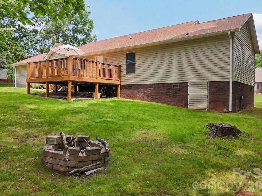 250 Rumple Hill Drive, Statesville, NC 28677.  MLS# CAR4394560, YatesRealty ID 33357. 