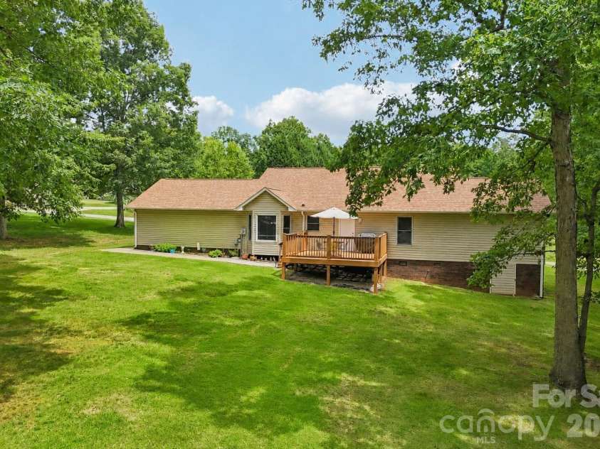 250 Rumple Hill Drive, Statesville, NC 28677.  MLS# CAR4394560, YatesRealty ID 33357. 