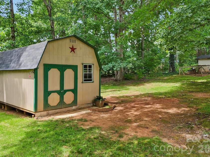 250 Rumple Hill Drive, Statesville, NC 28677.  MLS# CAR4394560, YatesRealty ID 33357. 