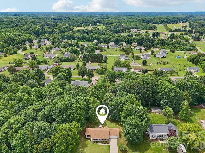 250 Rumple Hill Drive, Statesville, NC 28677.  MLS# CAR4394560, YatesRealty ID 33357. 