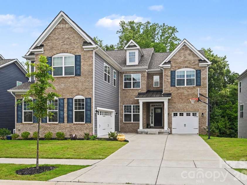 3025 Haley Circle, Davidson, NC 28036.  MLS# CAR4397162, YatesRealty ID 33358. 