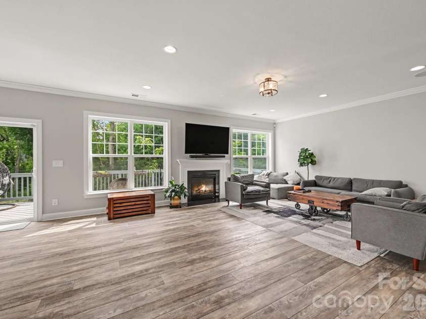3025 Haley Circle, Davidson, NC 28036.  MLS# CAR4397162, YatesRealty ID 33358. 