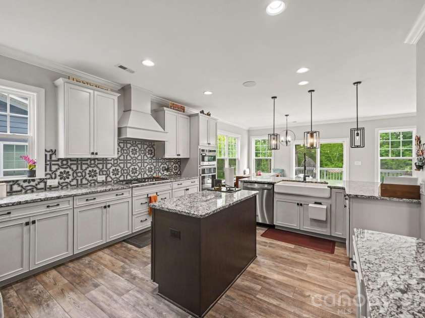 3025 Haley Circle, Davidson, NC 28036.  MLS# CAR4397162, YatesRealty ID 33358. 