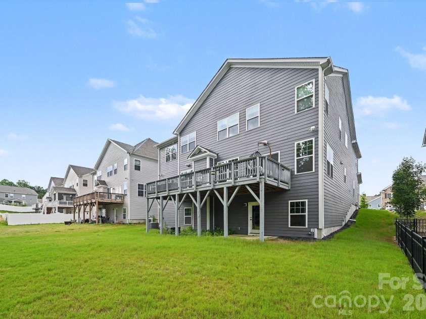 3025 Haley Circle, Davidson, NC 28036.  MLS# CAR4397162, YatesRealty ID 33358. 