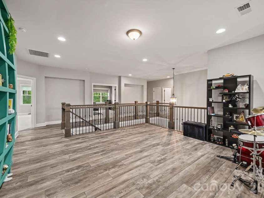3025 Haley Circle, Davidson, NC 28036.  MLS# CAR4397162, YatesRealty ID 33358. HUGE LOFT!!