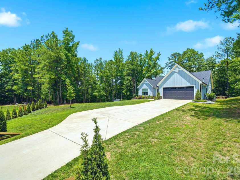 178 Powder Spring Drive, Statesville, NC 28677.  MLS# CAR4390348, YatesRealty ID 33359. 