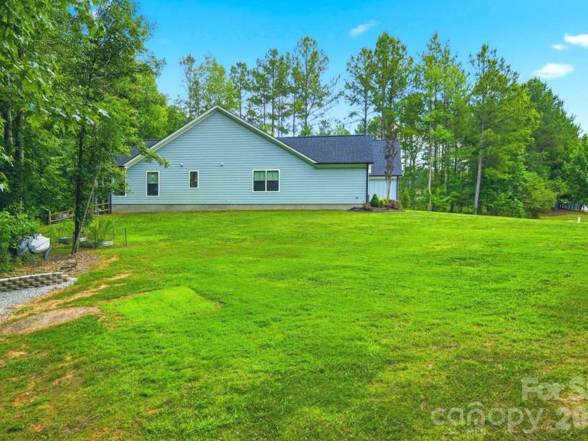 178 Powder Spring Drive, Statesville, NC 28677.  MLS# CAR4390348, YatesRealty ID 33359. 