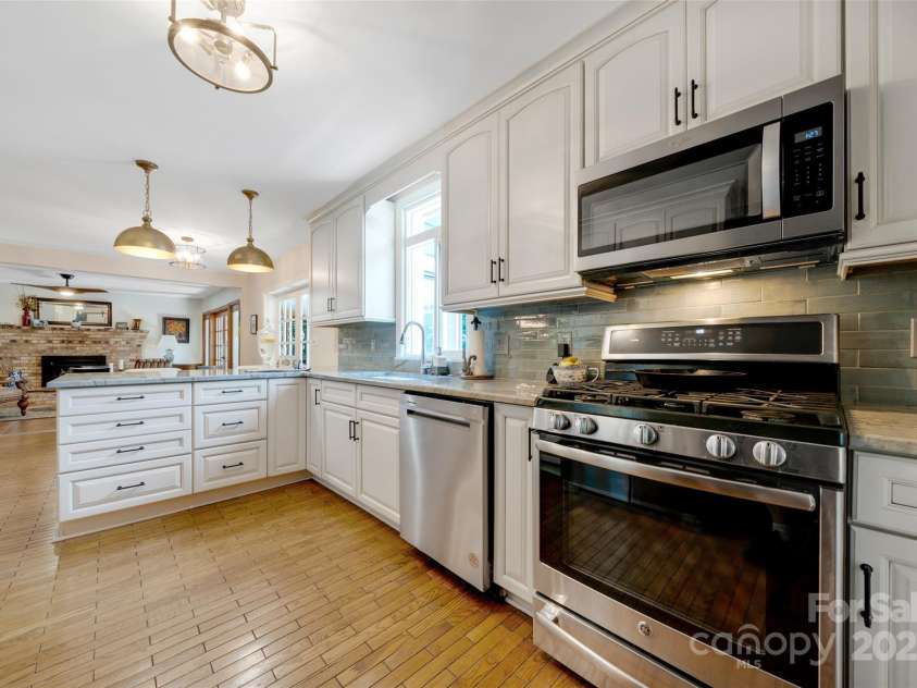 1104 High Vista Drive, Mills River, NC 28759.  MLS# CAR4287217, YatesRealty ID 3336. 