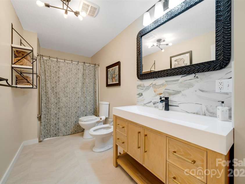 1104 High Vista Drive, Mills River, NC 28759.  MLS# CAR4287217, YatesRealty ID 3336. 