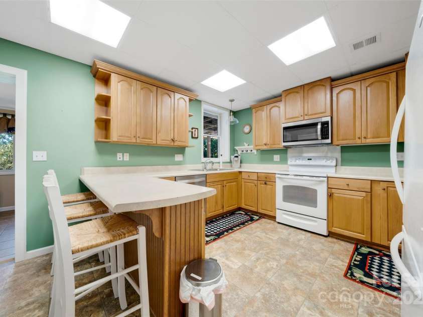 1104 High Vista Drive, Mills River, NC 28759.  MLS# CAR4287217, YatesRealty ID 3336. 