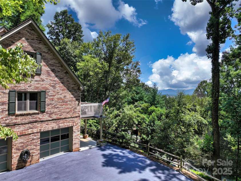 1104 High Vista Drive, Mills River, NC 28759.  MLS# CAR4287217, YatesRealty ID 3336. 