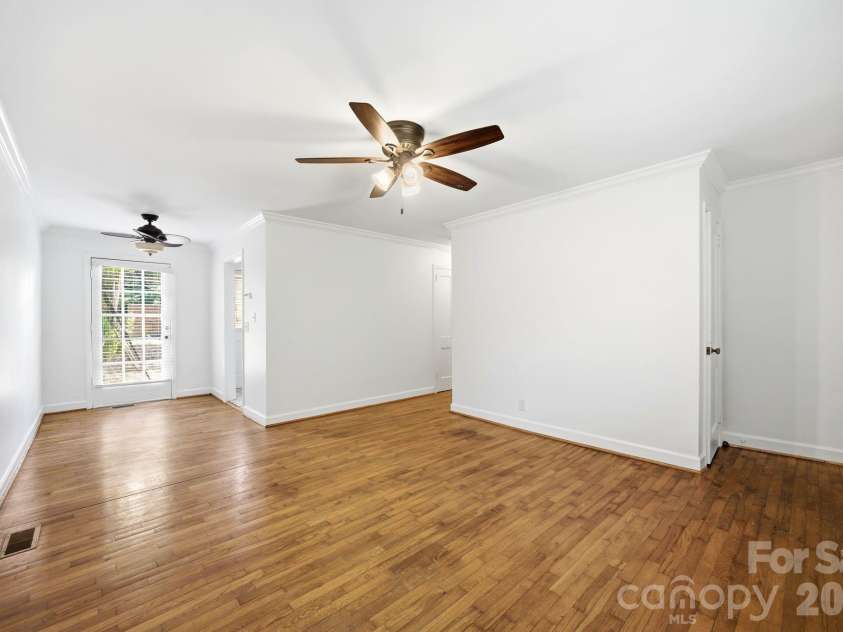 1833 Jameston Drive, Charlotte, NC 28209.  MLS# CAR4394834, YatesRealty ID 33360. 