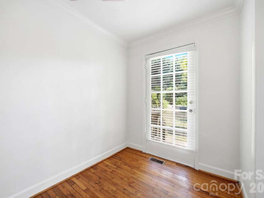 1833 Jameston Drive, Charlotte, NC 28209.  MLS# CAR4394834, YatesRealty ID 33360. 