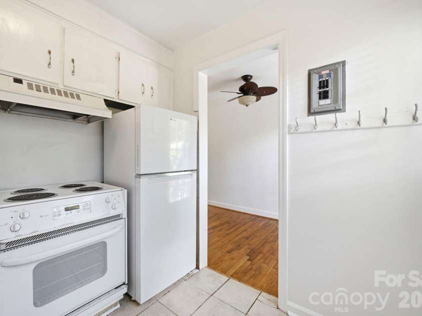 1833 Jameston Drive, Charlotte, NC 28209.  MLS# CAR4394834, YatesRealty ID 33360. 
