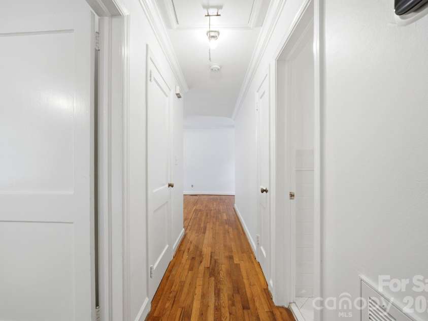 1833 Jameston Drive, Charlotte, NC 28209.  MLS# CAR4394834, YatesRealty ID 33360. 
