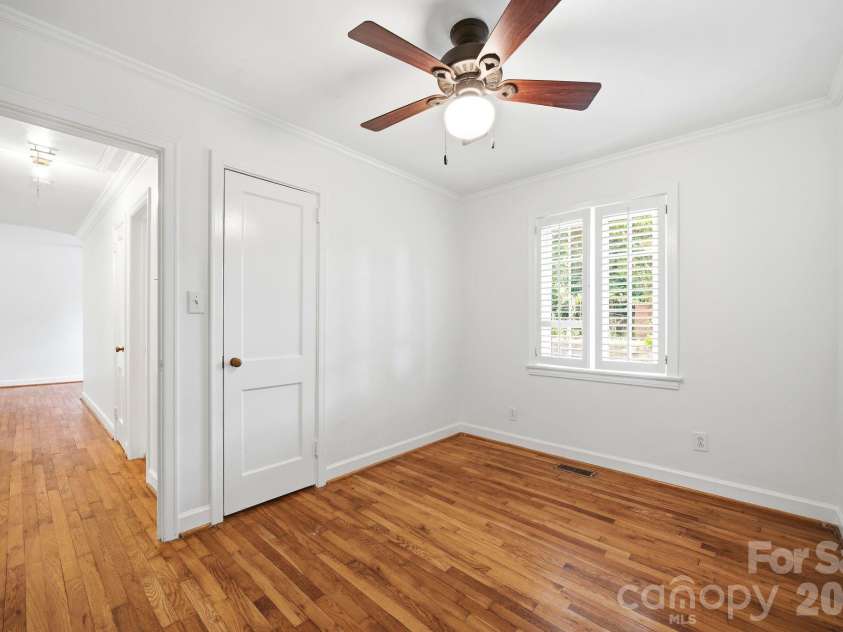 1833 Jameston Drive, Charlotte, NC 28209.  MLS# CAR4394834, YatesRealty ID 33360. 