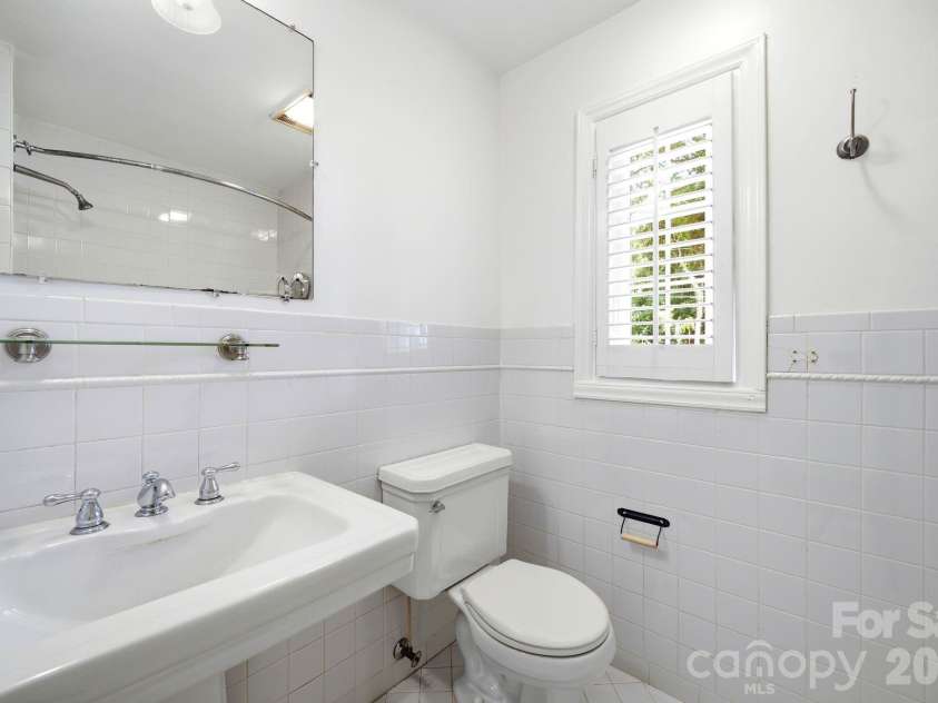 1833 Jameston Drive, Charlotte, NC 28209.  MLS# CAR4394834, YatesRealty ID 33360. 