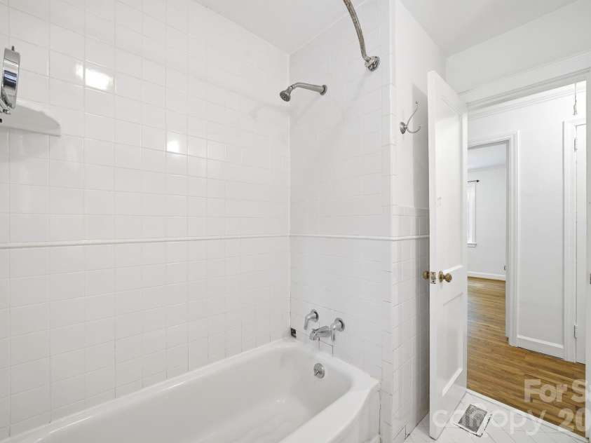1833 Jameston Drive, Charlotte, NC 28209.  MLS# CAR4394834, YatesRealty ID 33360. 
