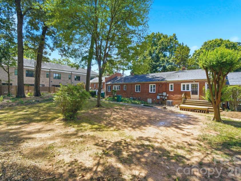1833 Jameston Drive, Charlotte, NC 28209.  MLS# CAR4394834, YatesRealty ID 33360. 