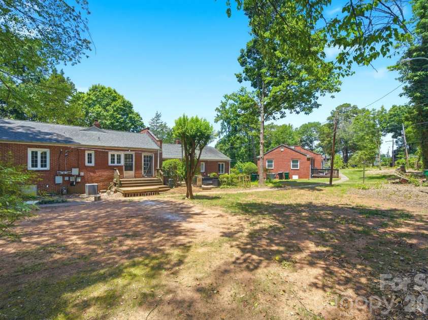 1833 Jameston Drive, Charlotte, NC 28209.  MLS# CAR4394834, YatesRealty ID 33360. 