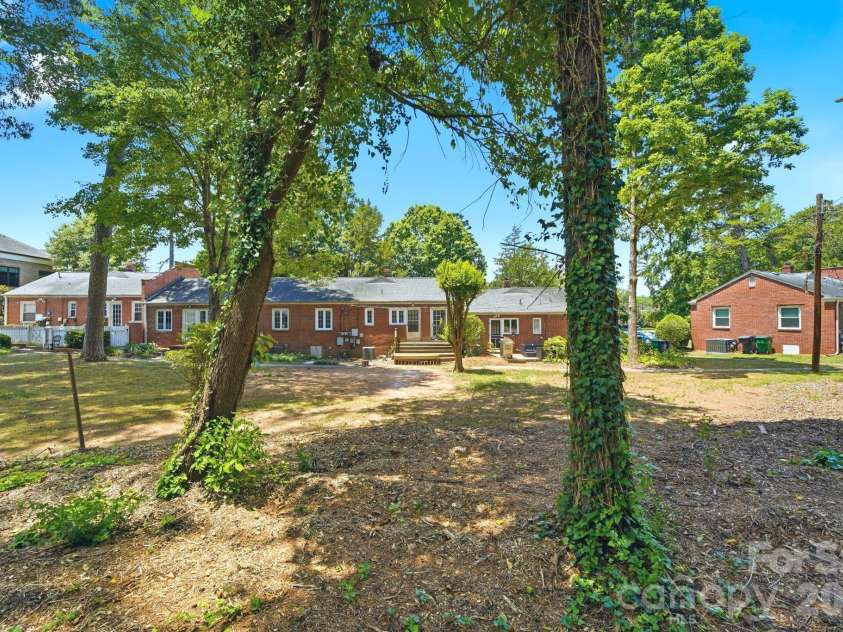 1833 Jameston Drive, Charlotte, NC 28209.  MLS# CAR4394834, YatesRealty ID 33360. 