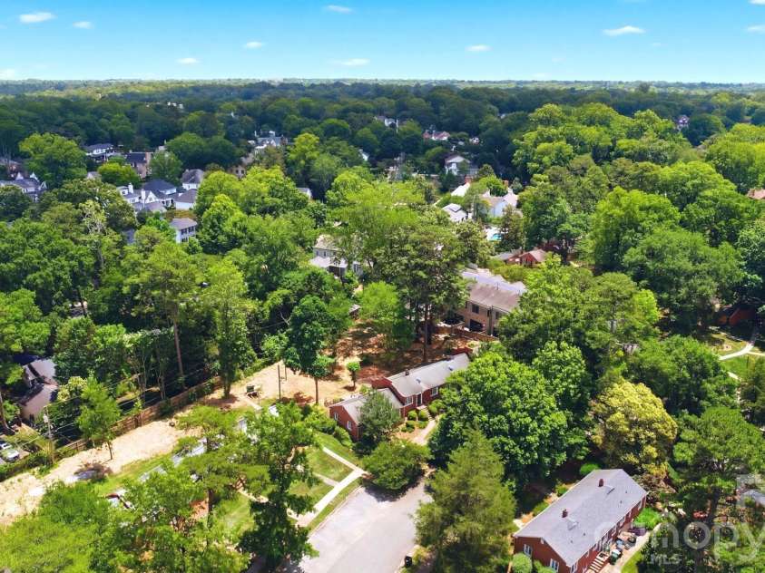 1833 Jameston Drive, Charlotte, NC 28209.  MLS# CAR4394834, YatesRealty ID 33360. 
