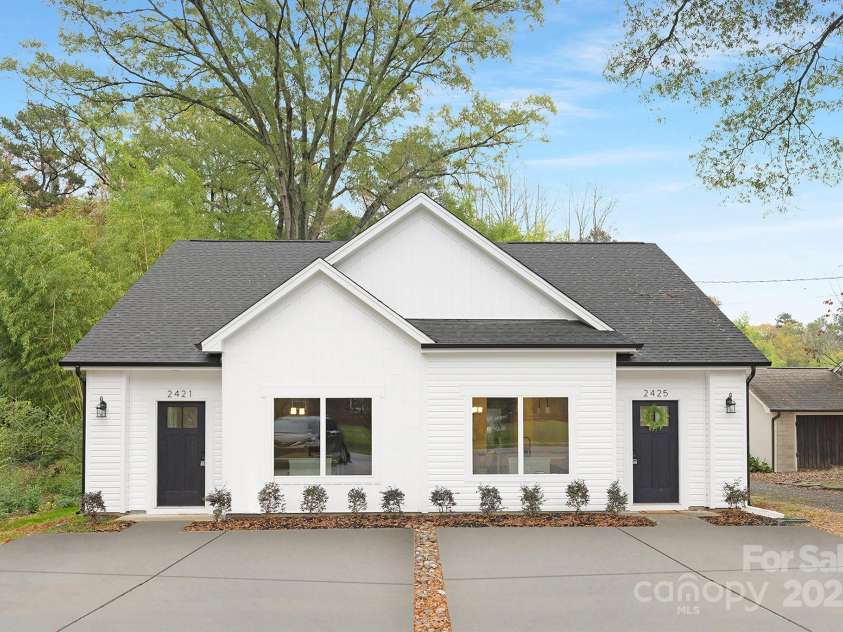 2425 Toddville Road, Charlotte, NC 28214.  MLS# CAR4294550, YatesRealty ID 33360. 