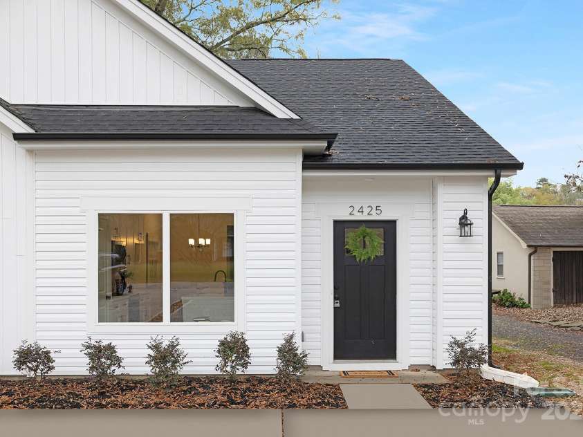 2425 Toddville Road, Charlotte, NC 28214.  MLS# CAR4294550, YatesRealty ID 33360. 
