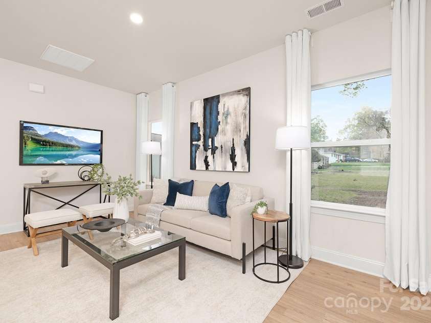 2425 Toddville Road, Charlotte, NC 28214.  MLS# CAR4294550, YatesRealty ID 33360. 