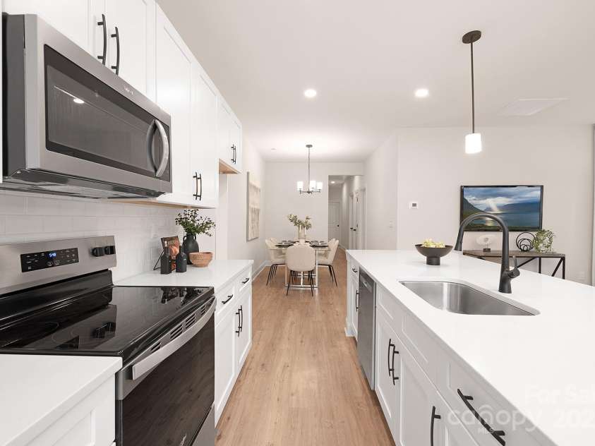 2425 Toddville Road, Charlotte, NC 28214.  MLS# CAR4294550, YatesRealty ID 33360. 