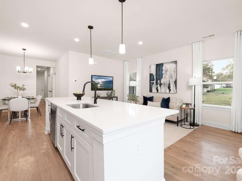 2425 Toddville Road, Charlotte, NC 28214.  MLS# CAR4294550, YatesRealty ID 33360. 