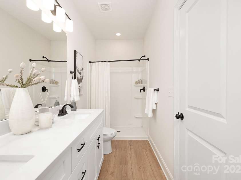 2425 Toddville Road, Charlotte, NC 28214.  MLS# CAR4294550, YatesRealty ID 33360. 