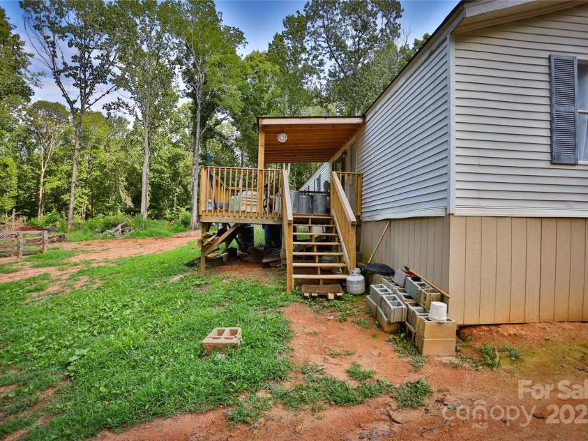 500 White Jenkins Road, Bessemer City, NC 28016.  MLS# CAR4294740, YatesRealty ID 33361. 