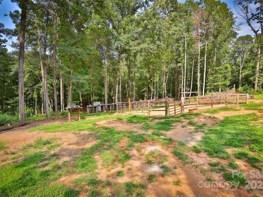 500 White Jenkins Road, Bessemer City, NC 28016.  MLS# CAR4294740, YatesRealty ID 33361. 