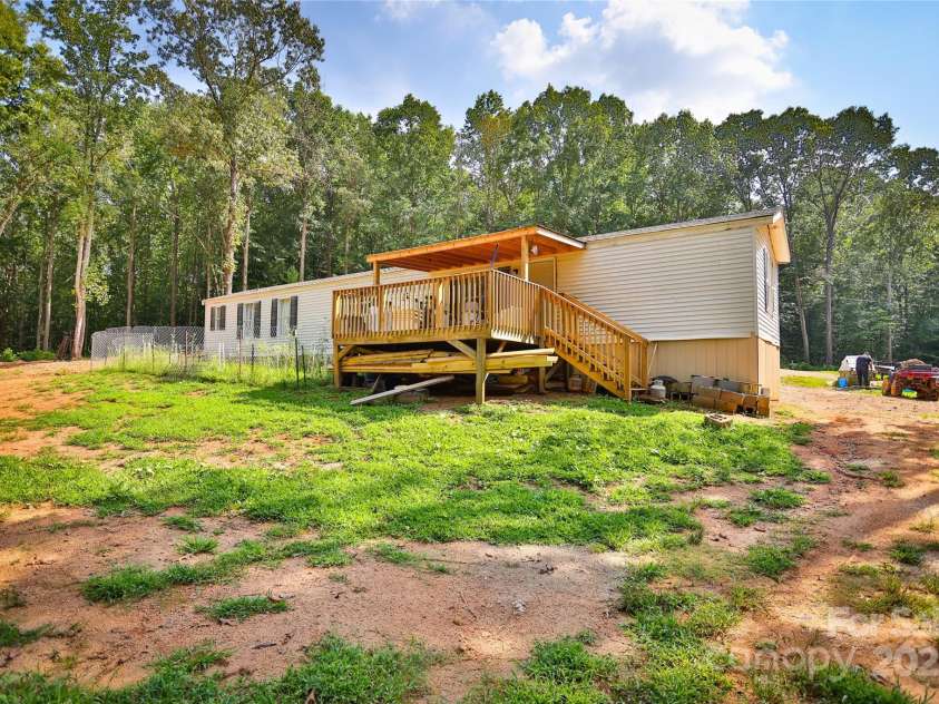 500 White Jenkins Road, Bessemer City, NC 28016.  MLS# CAR4294740, YatesRealty ID 33361. 