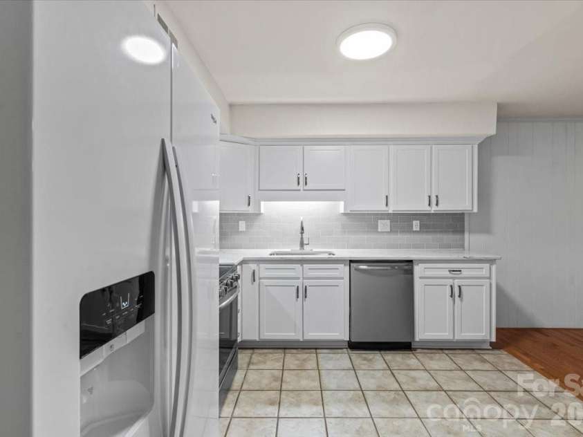 6740 Constitution Lane, Charlotte, NC 28210.  MLS# CAR4390760, YatesRealty ID 33361. 