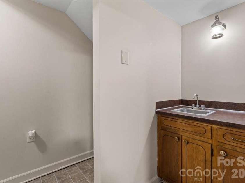 6740 Constitution Lane, Charlotte, NC 28210.  MLS# CAR4390760, YatesRealty ID 33361. 