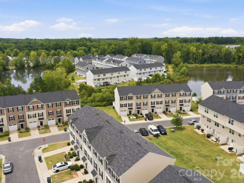 6121 Cutwater Circle, Charlotte, NC 28269.  MLS# CAR4396592, YatesRealty ID 33362. Aerial View Neighborhood
