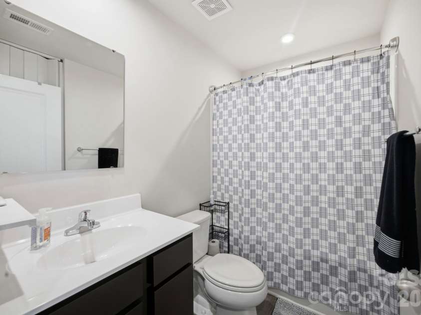6121 Cutwater Circle, Charlotte, NC 28269.  MLS# CAR4396592, YatesRealty ID 33362. Hall Bathroom