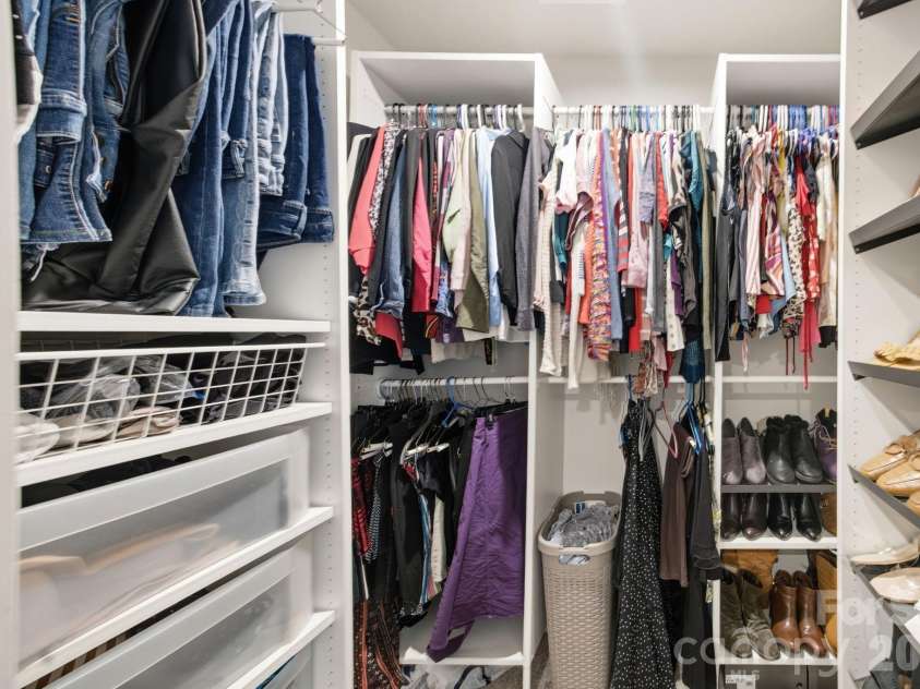 6121 Cutwater Circle, Charlotte, NC 28269.  MLS# CAR4396592, YatesRealty ID 33362. Primary Custom Closet