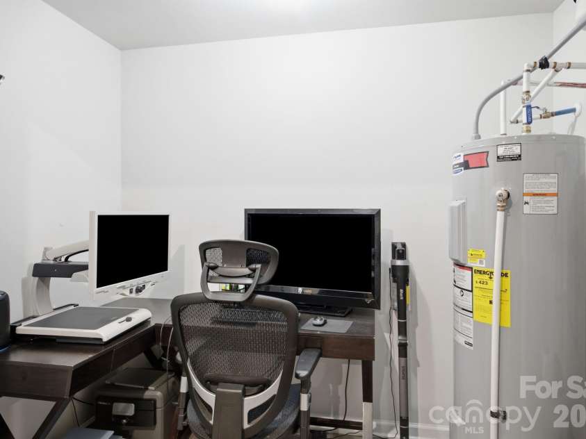 6121 Cutwater Circle, Charlotte, NC 28269.  MLS# CAR4396592, YatesRealty ID 33362. Storage/Office/Multiuse Room