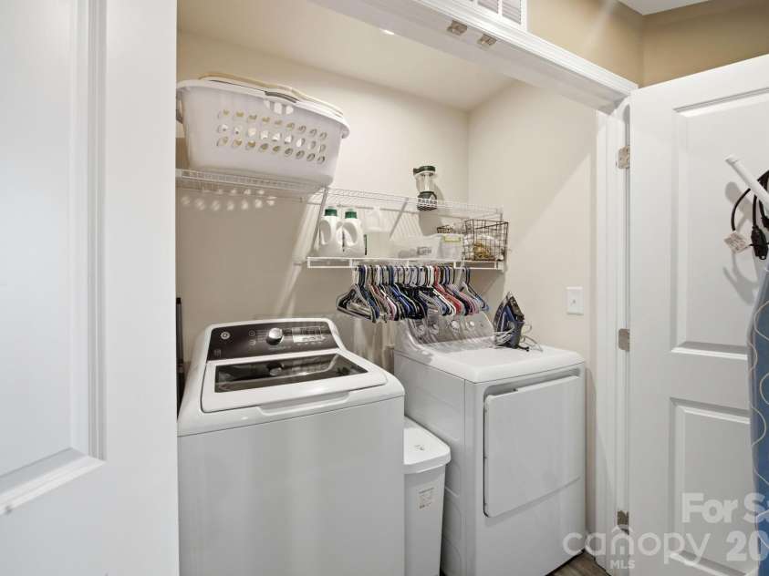 6121 Cutwater Circle, Charlotte, NC 28269.  MLS# CAR4396592, YatesRealty ID 33362. Third Level Laundry