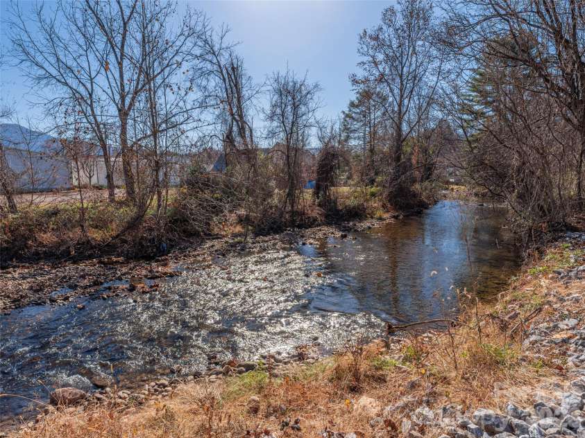 41 Leap Frog Park, Waynesville, NC 28786.  MLS# CAR4207003, YatesRealty ID 33363. 