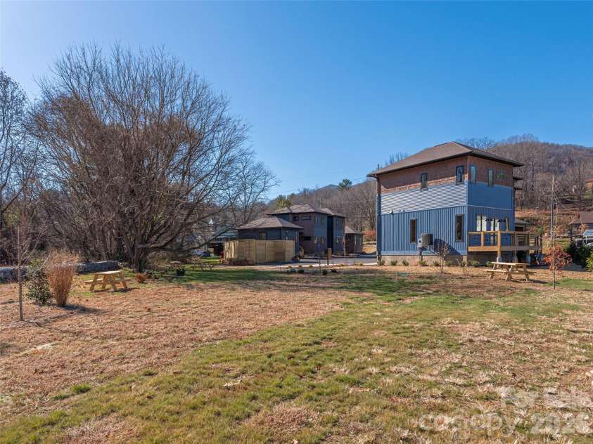 41 Leap Frog Park, Waynesville, NC 28786.  MLS# CAR4207003, YatesRealty ID 33363. 