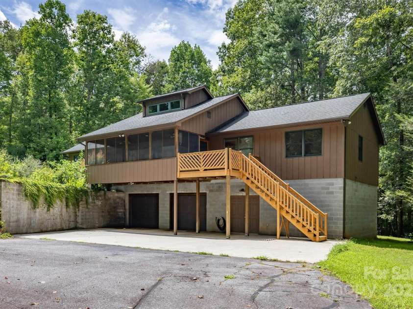 1044 Belvidere Lane, Morganton, NC 28655.  MLS# CAR4290111, YatesRealty ID 33364. 