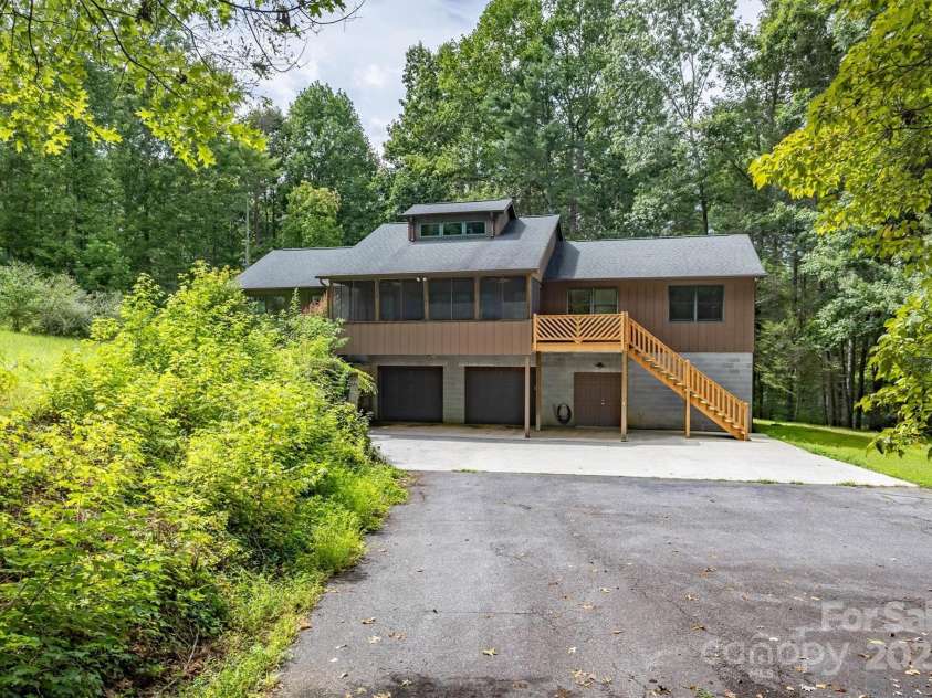 1044 Belvidere Lane, Morganton, NC 28655.  MLS# CAR4290111, YatesRealty ID 33364. 