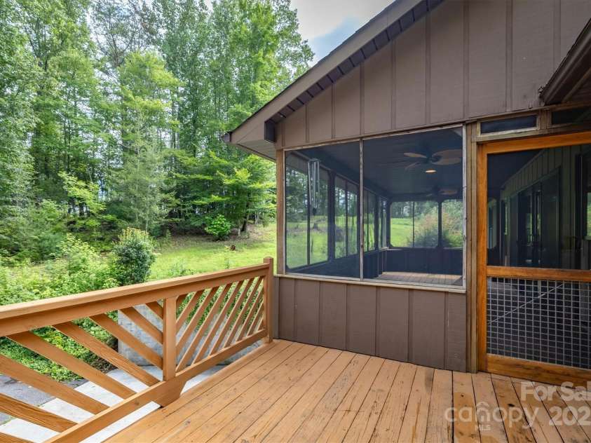 1044 Belvidere Lane, Morganton, NC 28655.  MLS# CAR4290111, YatesRealty ID 33364. 
